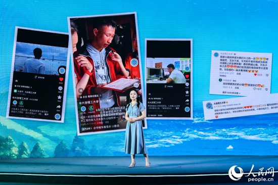 张怀予分享&ldquo;挖姜男孩&rdquo;故事报道感受。人民网摄