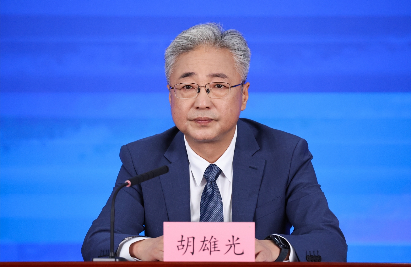 首钢集团党委副书记、职工董事、新闻发言人 胡雄光