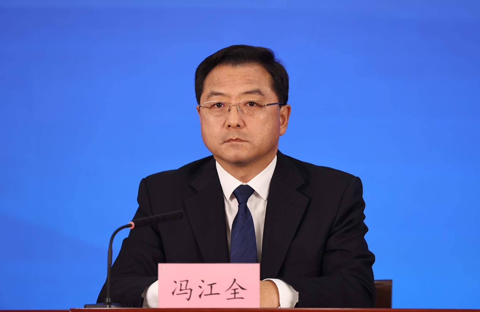 顺义区委常委、副区长 冯江全