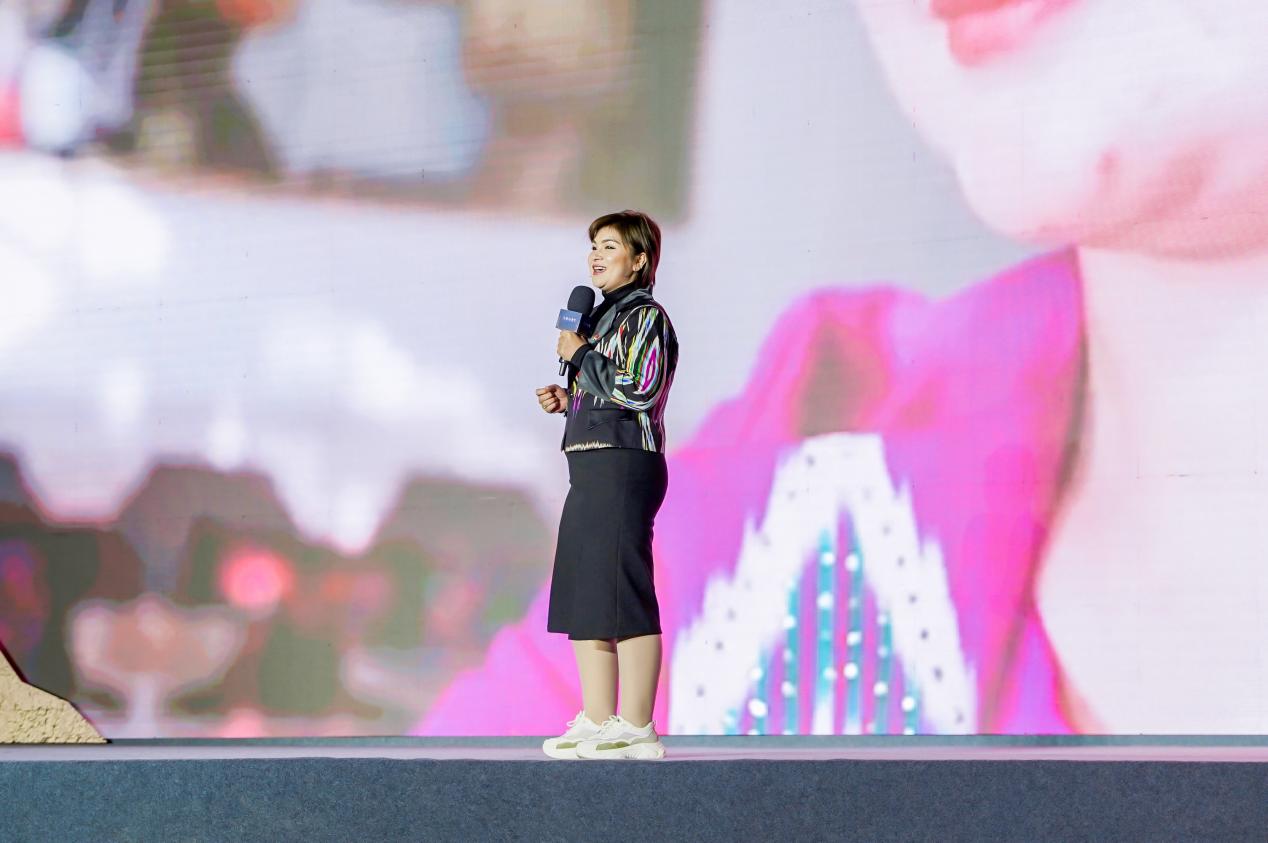如克亚木&middot;麦提赛地在&ldquo;何以中国&middot;五星出东方&rdquo;网络主题宣传活动现场演讲。人民视频供图