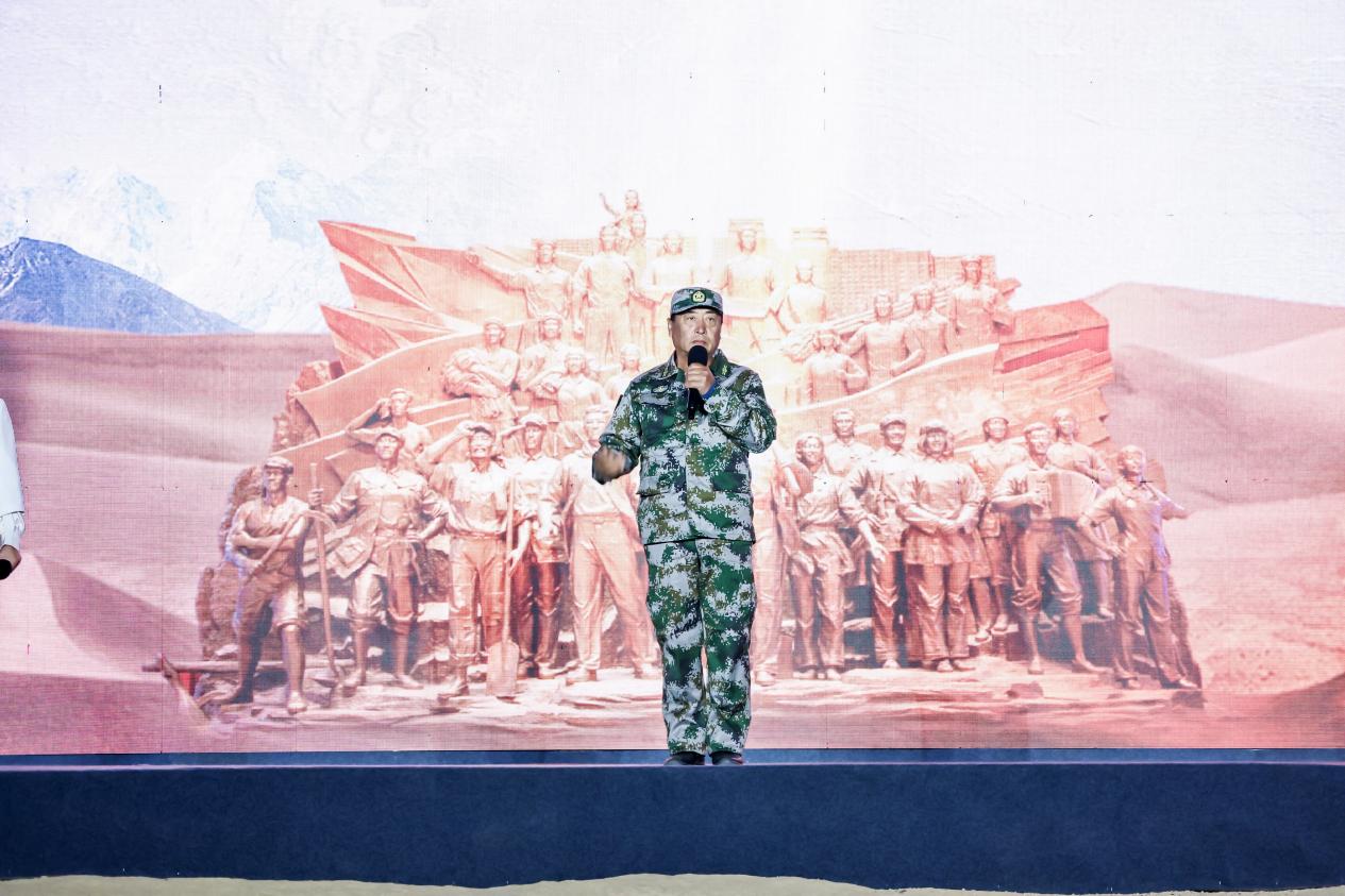 马军武在&ldquo;何以中国&middot;五星出东方&rdquo;网络主题宣传活动现场演讲。人民视频供图