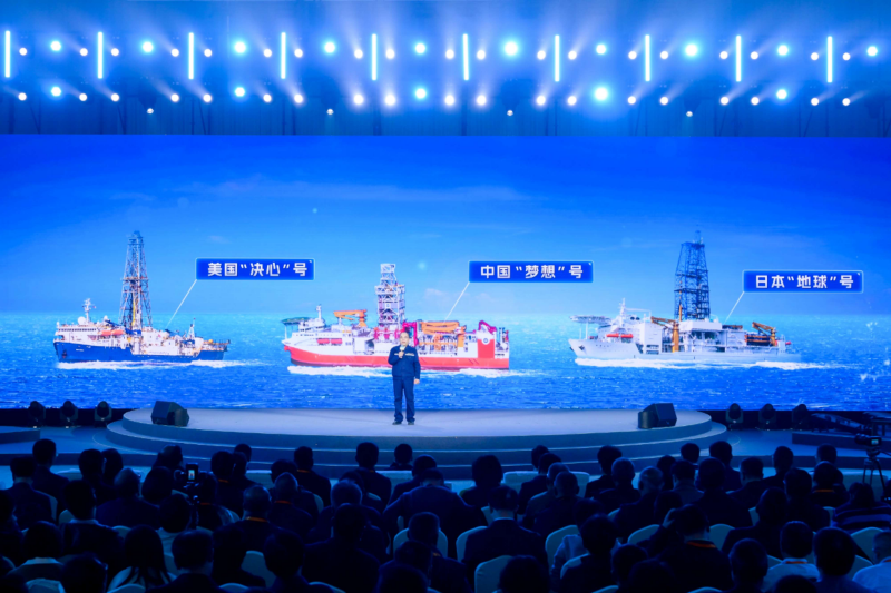 赵建亭在&ldquo;何以中国&middot;弦歌不辍&rdquo;网络主题活动现场进行演讲。