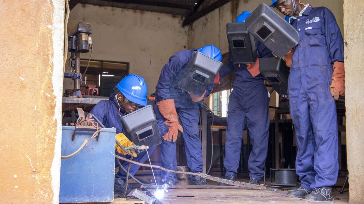 纳迦与其他青年在接受技能培训。田雨摄