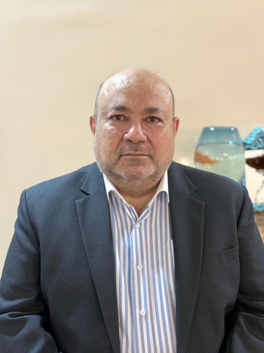 图为《伊朗日报》前总编辑、伊朗政治分析家伊马德·阿卜谢纳斯。受访者供图