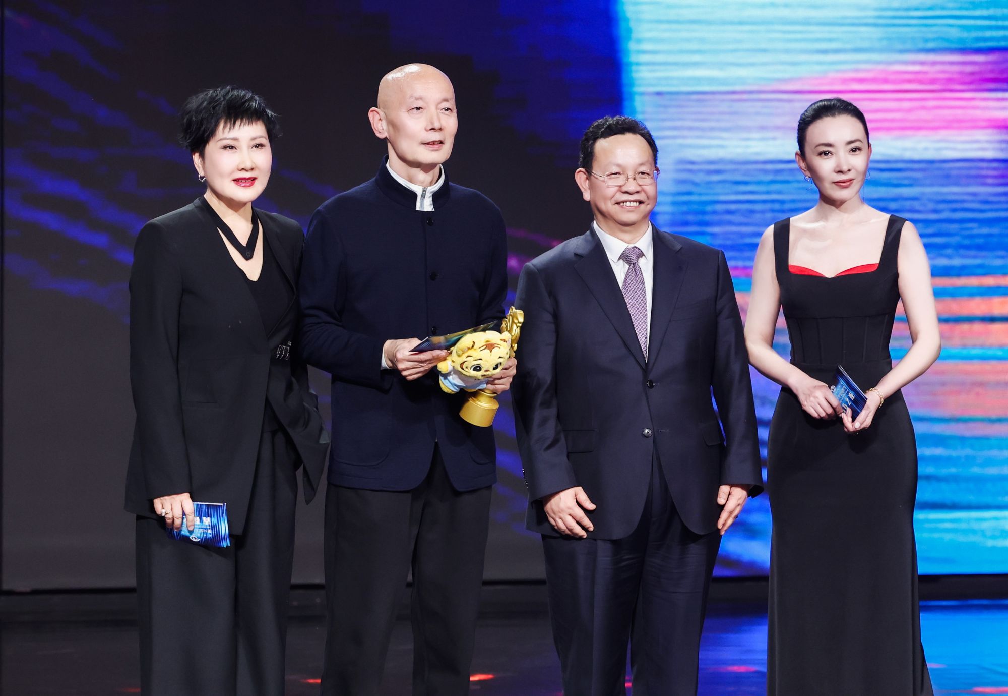 最受大学生欢迎年度男演员荣誉 现场合影