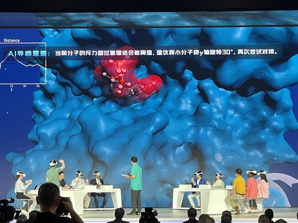未来课堂展示。人民网记者 周倩文摄