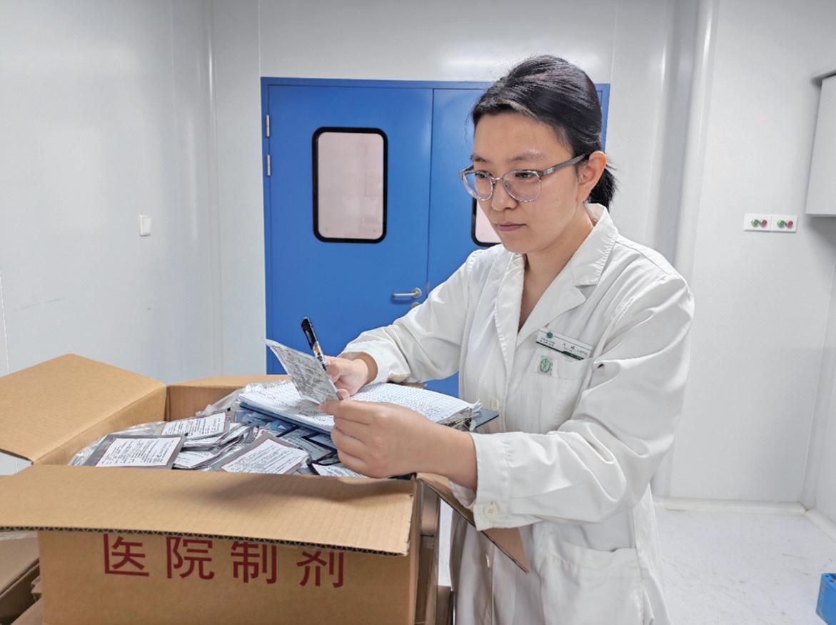 北京中医医院制剂室质量负责人王婧。　受访者供图