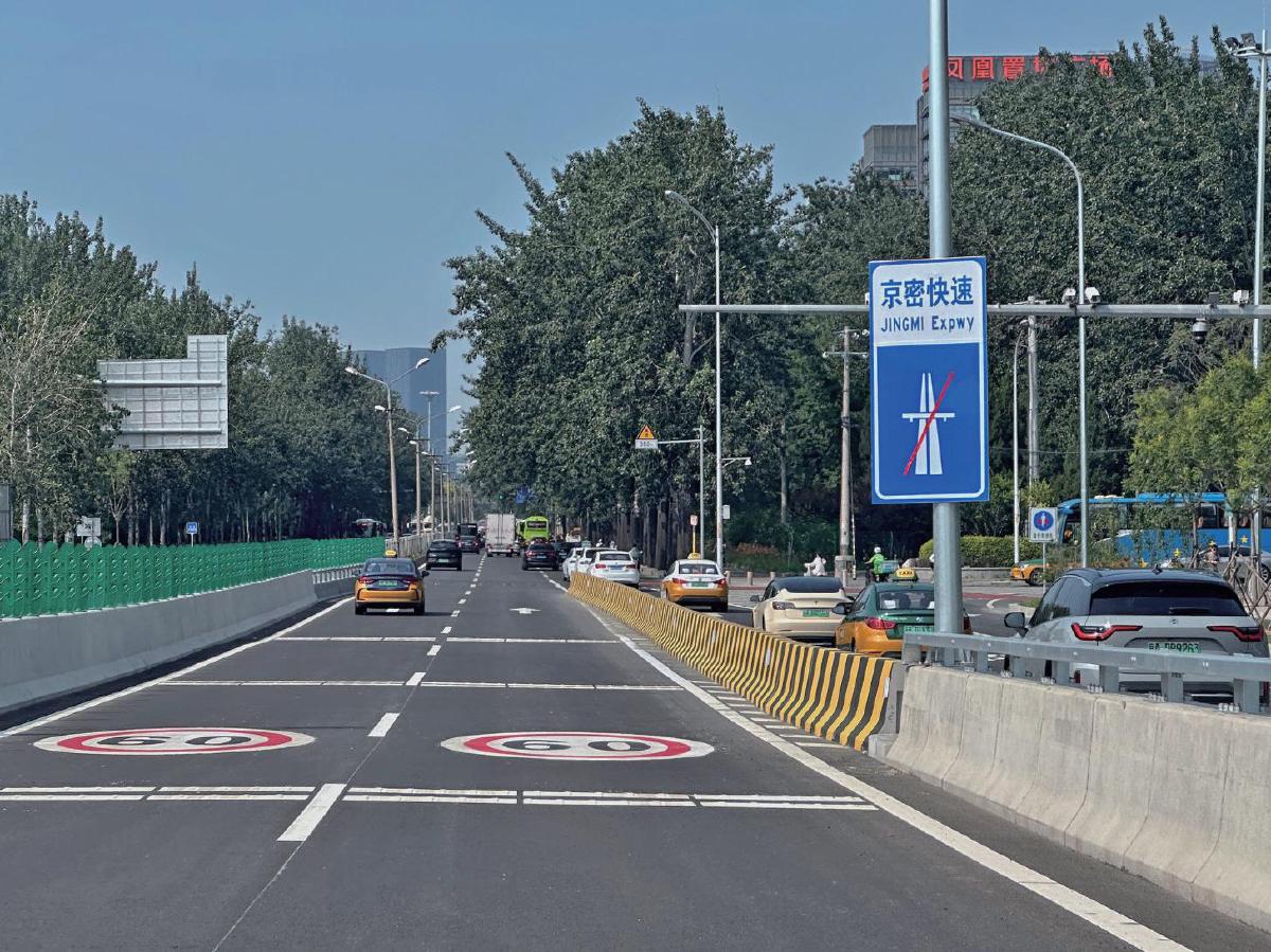 7月7日，京密快速路迎首个周一早高峰，进出京双向行驶顺畅。