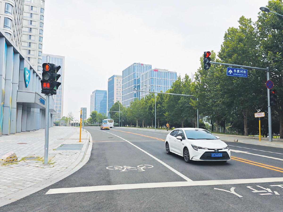 包括冬奥村街在内的5条道路近日通车。　　朝阳区城市管理委供图