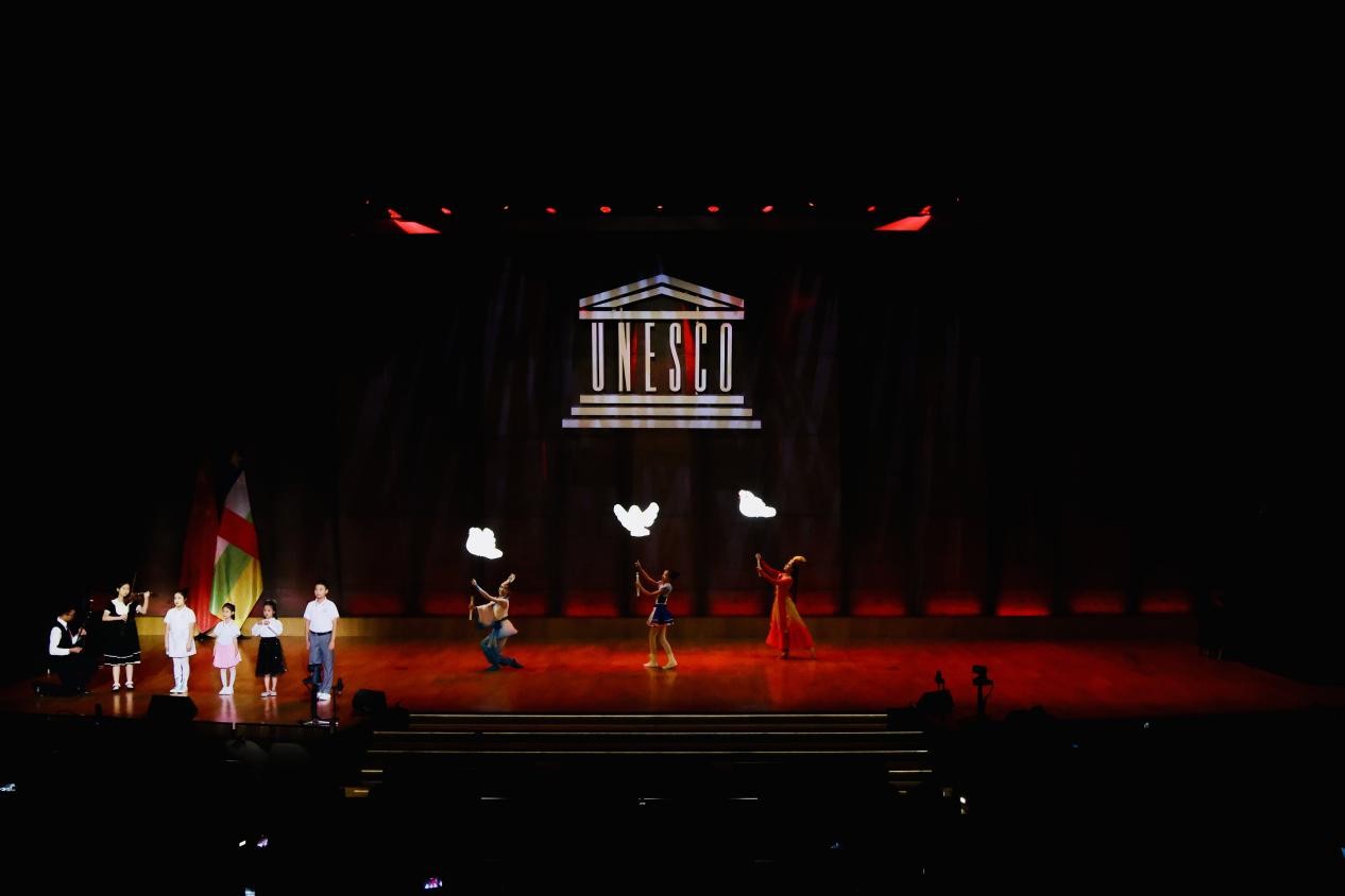 “扬起和平的风帆”演出现场。主办方供图