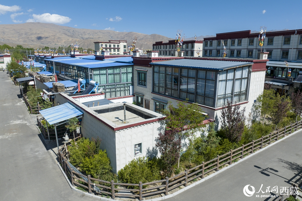 宽敞明亮的藏式民居。人民网记者 次仁罗布摄