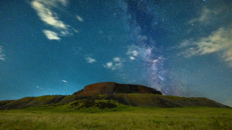 美丽中国｜ 星空下的草原火山