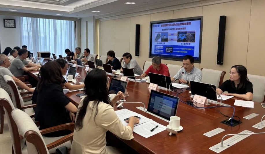 北京市政协科教委聚焦协商议题召开研讨会