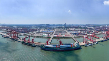 江苏太仓港：港口运输忙