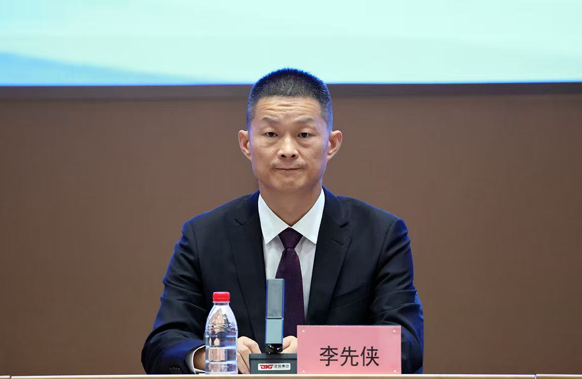 通州区委常委，区政府党组副书记、常务副区长 李先侠