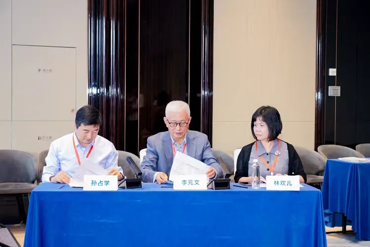 【中药临方调配专场】芙润复配霜“一人一方”创新应用闪耀中医药盛会