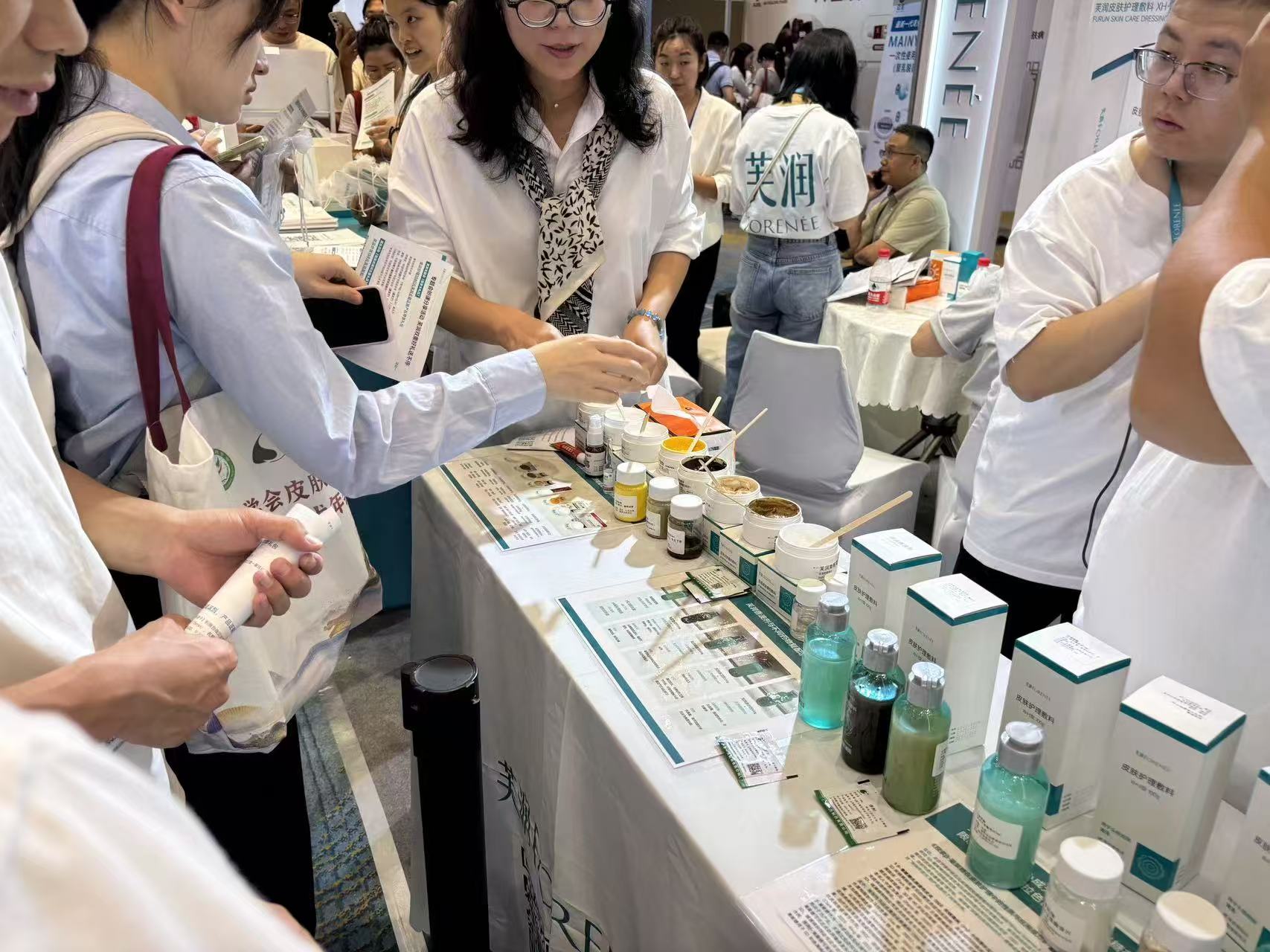 【中药临方调配专场】芙润复配霜“一人一方”创新应用闪耀中医药盛会