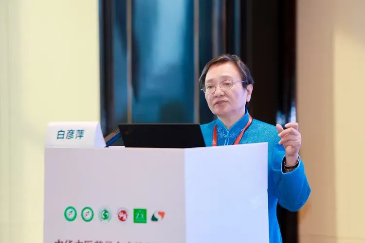 【中药临方调配专场】芙润复配霜“一人一方”创新应用闪耀中医药盛会