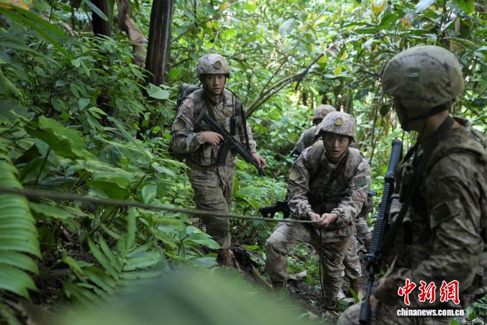 雪山之巅的忠诚守望:西藏边防官兵“双节”巡边记