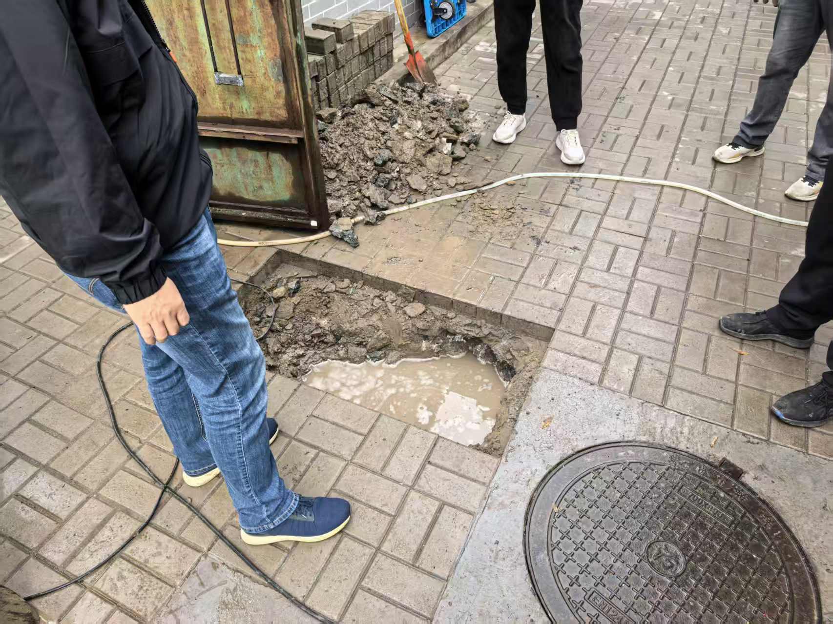 确认点位进行维修 (3)