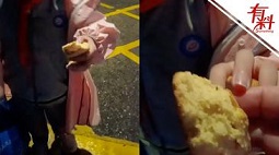 暖心瞬间！学生为执勤交警递面包 简单举动满是爱