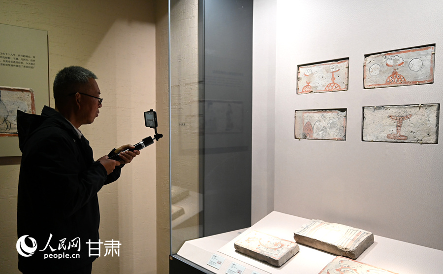 何以中国·壁画里的中国丨一砖一景见风华探寻魏晋壁画砖里的千年烟火气