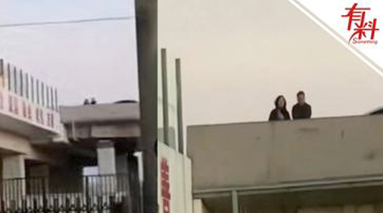 爱的凝望！女生独自赴外地上学 高铁上看见父母站外目送