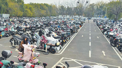 通州潞城开展非机动车违停清拖治理