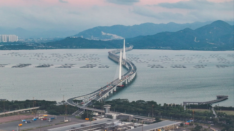 42.195公里，见深港情长