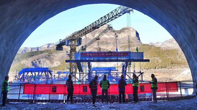 108新线高速打通首条隧道 长达1760米