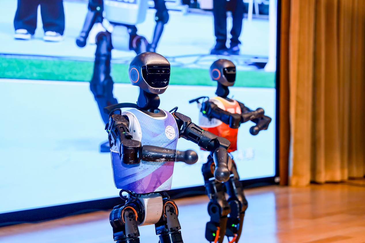 机器人舞蹈为比赛现场增添科技感氛围