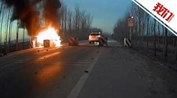 山西祁县一车辆发生事故起火致4人被困 过路司机砸窗救人