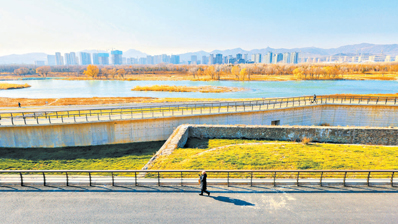 北京永定河左堤套上“护盾铠甲”