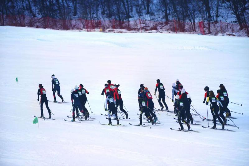 2025年全国滑雪登山锦标赛在松花湖开幕