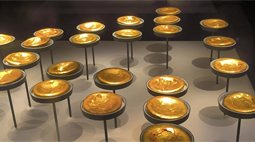 又見一堆金餅！