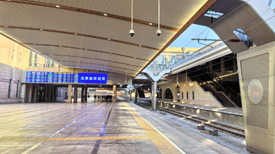 北京站站台焕新！雨棚变身“星光吊顶”