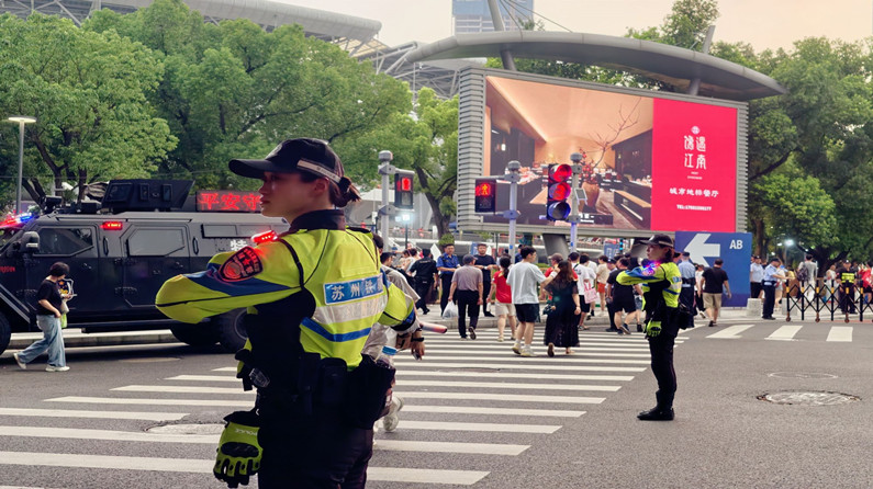 为续写两大奇迹新篇章贡献力量——写在第六个中国人民警察节到来之际