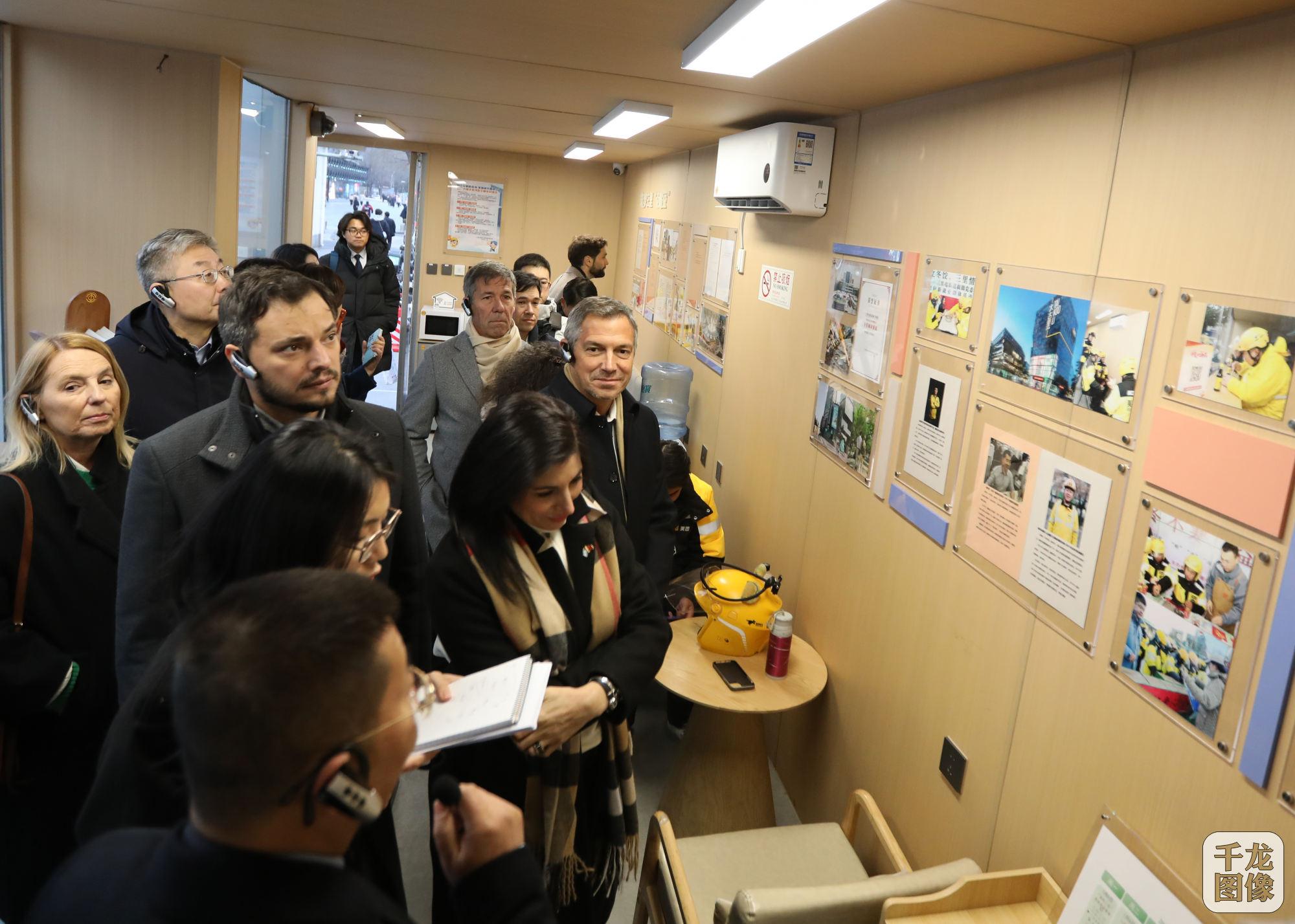 阿根廷政党代表团一行应邀参访北京市朝阳区三里屯骑手驿站。千龙网记者 桂强摄2-1