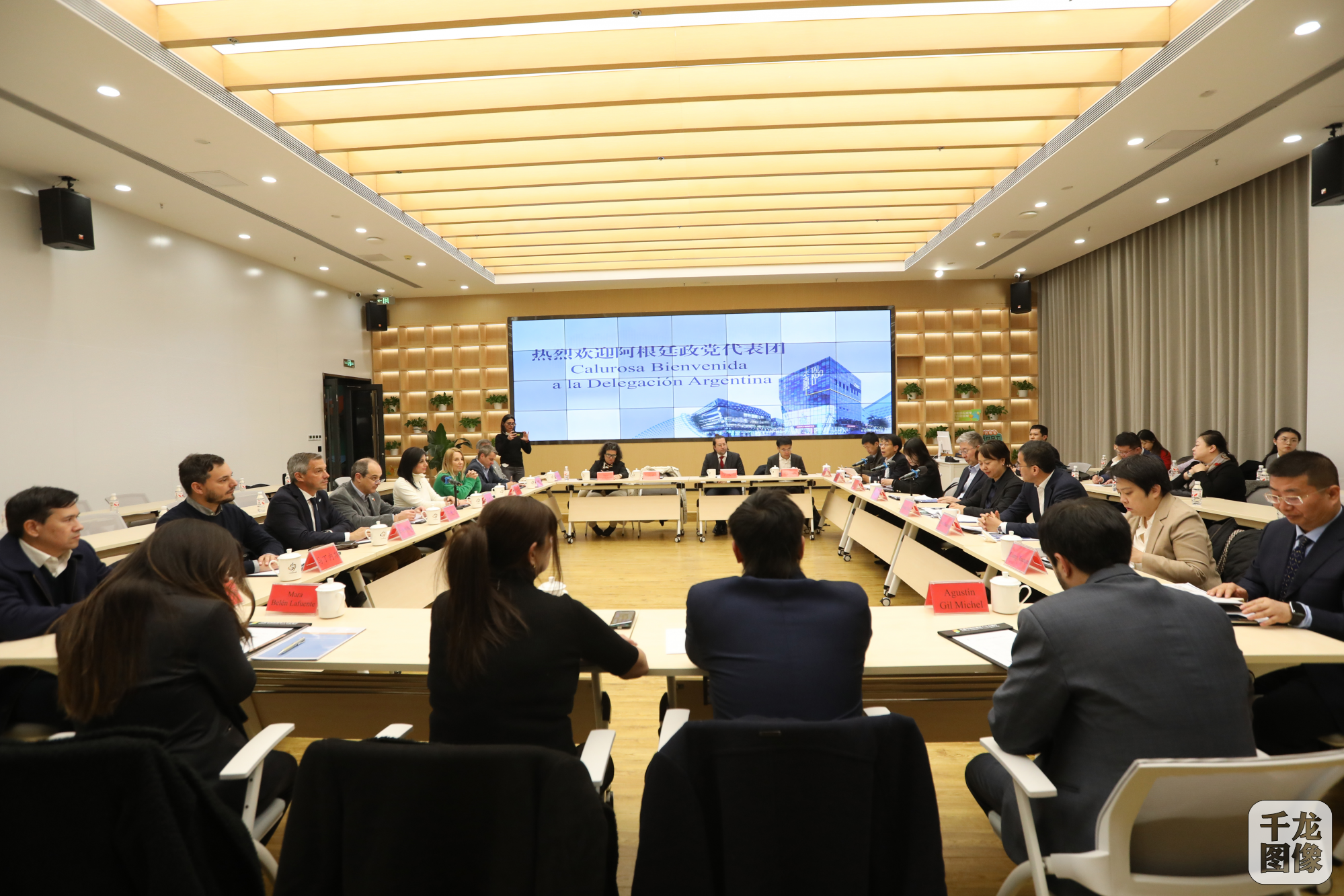 中阿双方代表团在国际人才会客厅进行了座谈交流。千龙网记者 桂强摄4