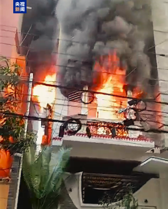 孟加拉国首都一居民楼发生火灾 已致6死