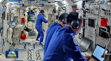 神舟二十号乘组太空归来后正式亮相