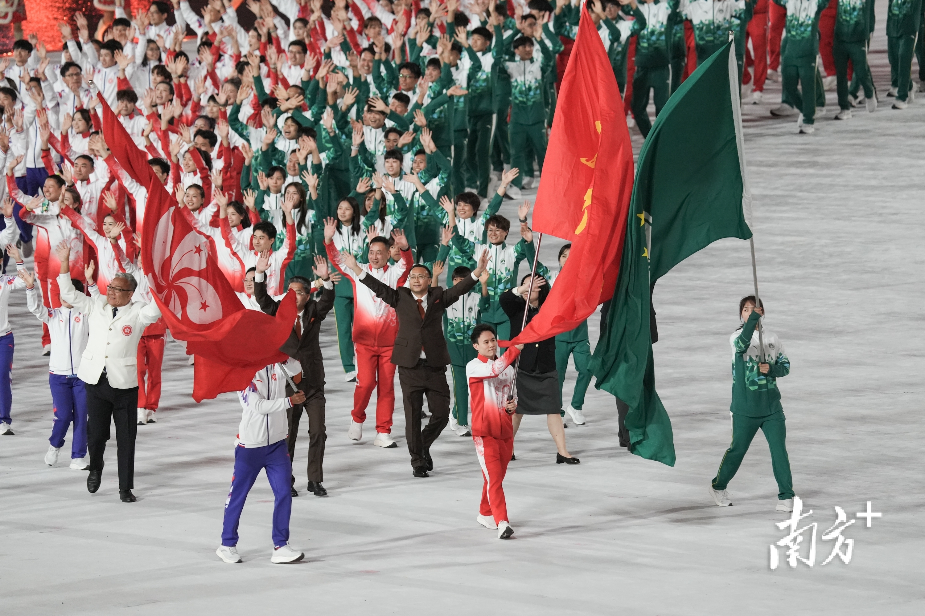 十五运会东道主广东、香港、澳门体育代表团。这是粤港澳三地首次携手承办全运会。