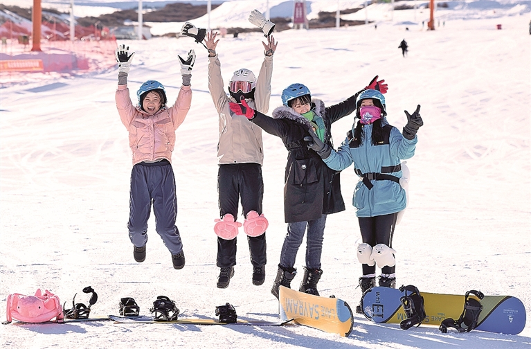 让更多人爱上滑雪&mdash;&mdash;新疆：冰雪运动火遍天山南北