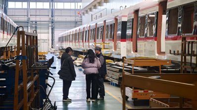 运行时速160公里 轨道交通22号线列车抢先看