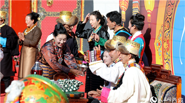 新春走基层丨雅砻“村晚”闹新春