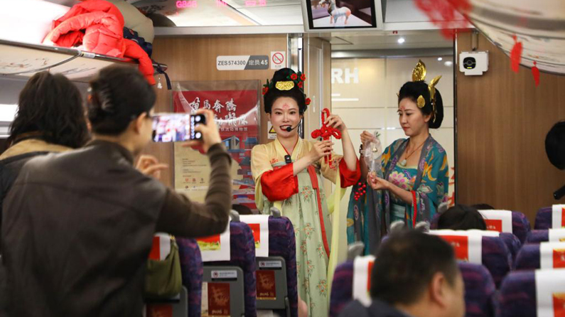 中国春运列车化身传统文化“流动博物馆”