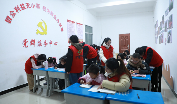 新春走基层丨年味里的青春：&ldquo;护苗&rdquo;成长 &ldquo;助农&rdquo;增收