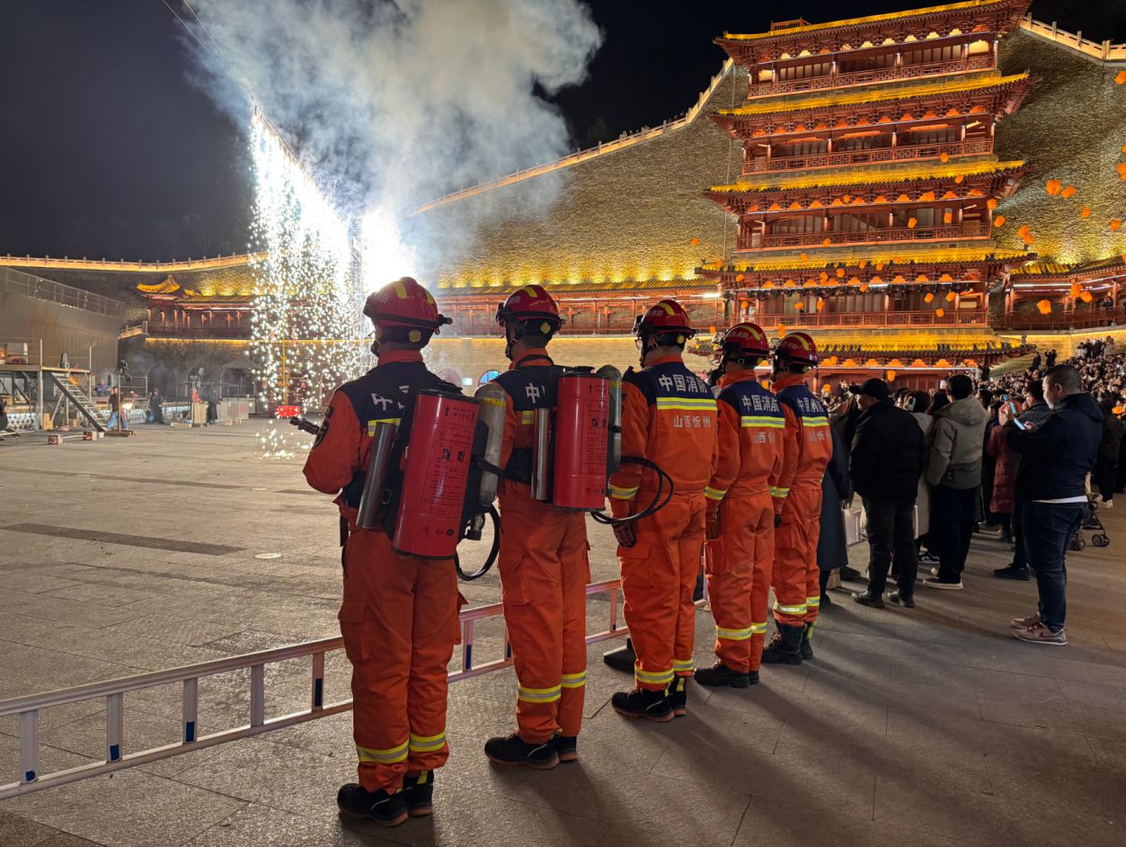 新春走基层丨24小时暖心巡逻，为古城春节&ldquo;亮灯护航&rdquo;
