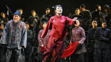 京城三月舞台跃马扬鞭迎春光