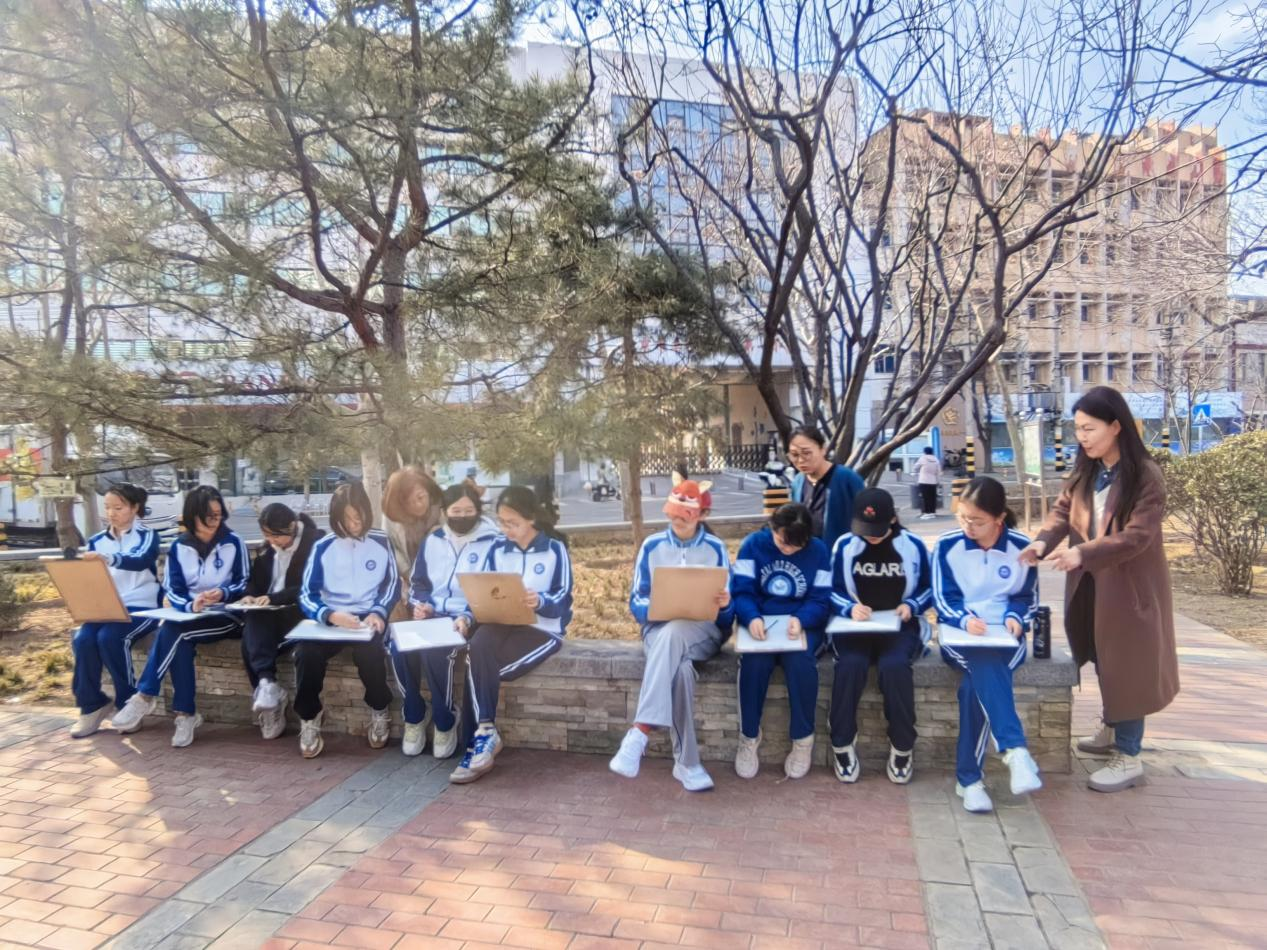 北京市丰台第二中学户外写生实践活动现场 学校供图